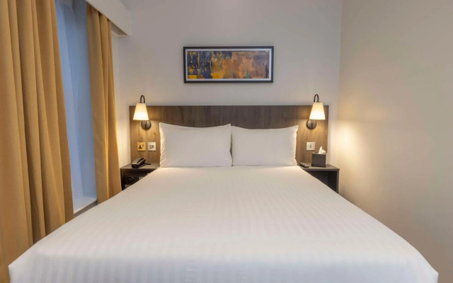 Отель Four Points Flex by Sheraton London Kensington Olympia
