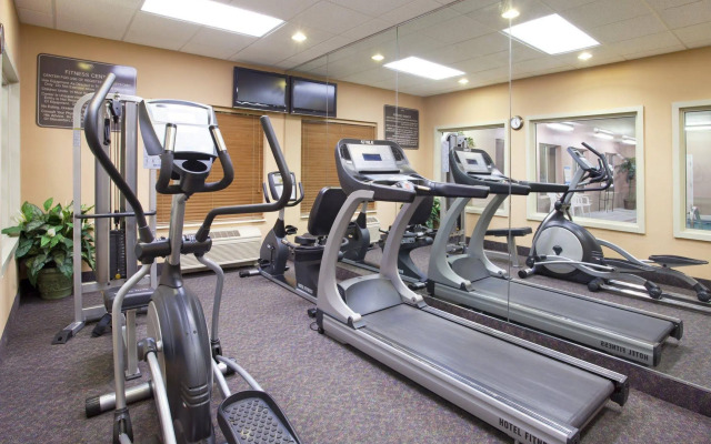 Holiday Inn Express Hotel & Suites Cincinnati-Blue Ash by IHG