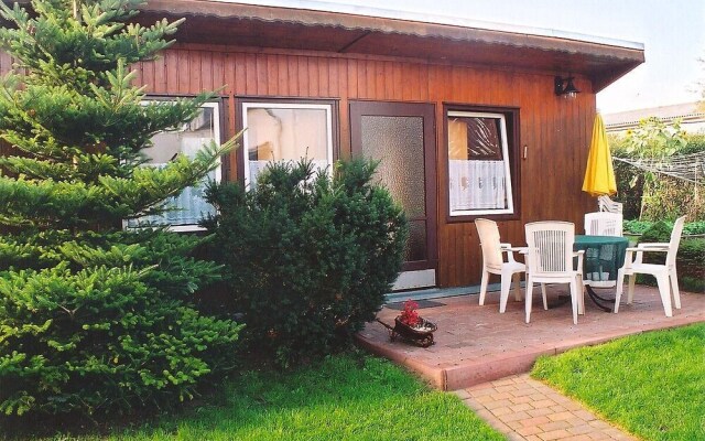Schöner, im Grünen Gelegener Bungalow in Zirkow für 2-3 Personen