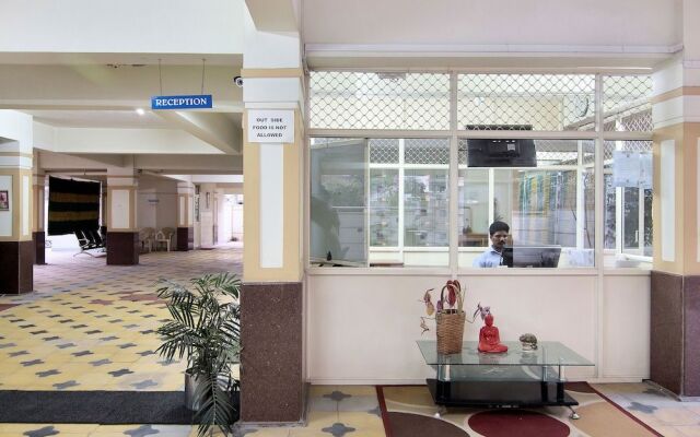 OYO 20008 SilverKey Madhapur