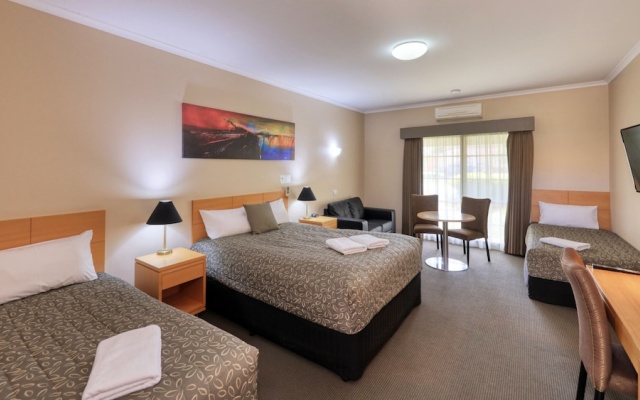 Top of the Town Motel & Apartments – Guest Rooms – Benalla