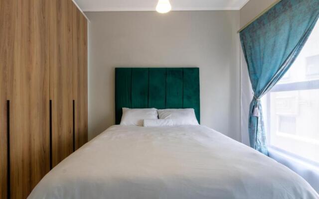 Lovely 1 Modern bedroom in Waterfall City