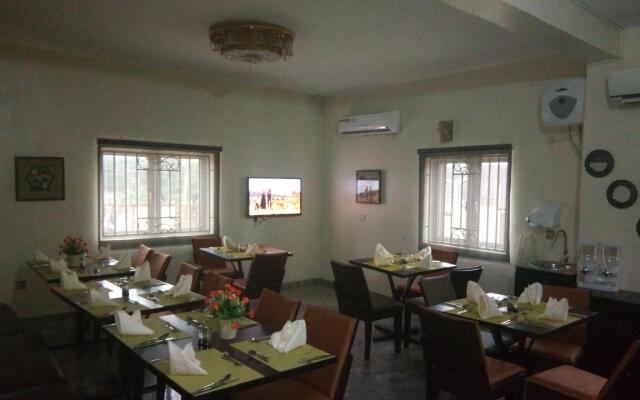 Orchid Suite & Apartment