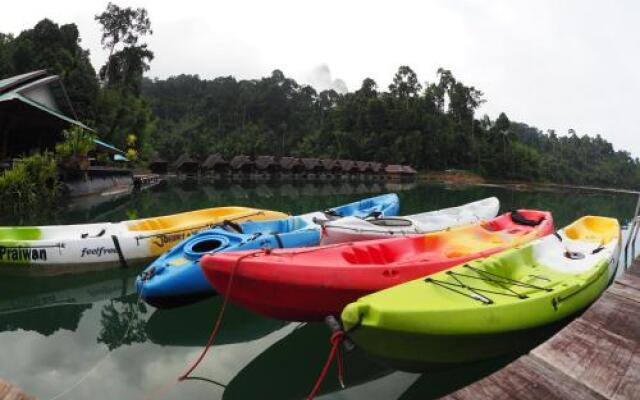 Praiwan Raft House