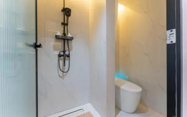 Shanghai Pudong Xiangguo Hotel (Huinan Metro Station)