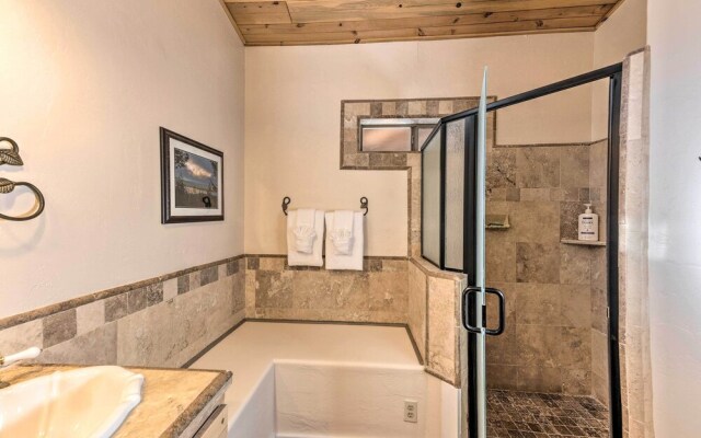 Spacious Pinetop Country Club Cabin w/ Deck!