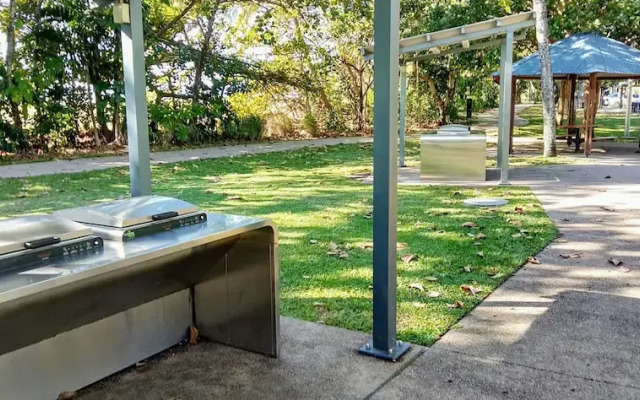 Melaleuca Hideaway - Beach Pool Free Parking