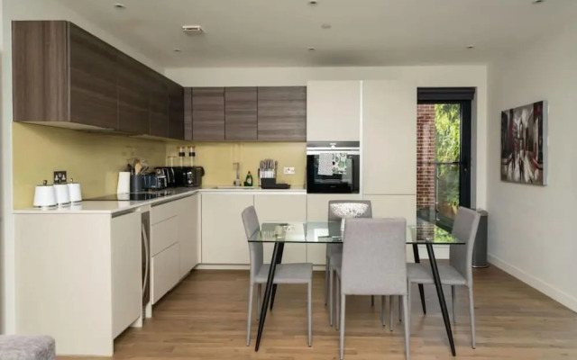 The Hampstead Crib - Bewitching 2bdr Flat With Balcony