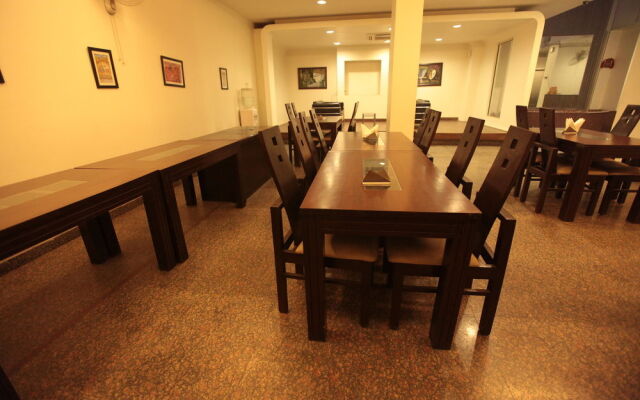 FabHotel Pine Tree