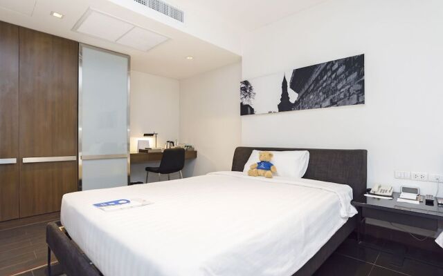 Silver Living Phrom Phong by Favstay