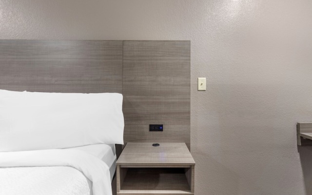 Red Roof Inn Suffolk