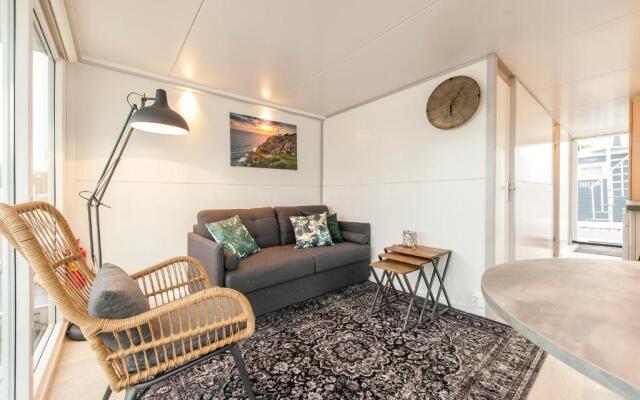 Tiny floating house, Mallorca