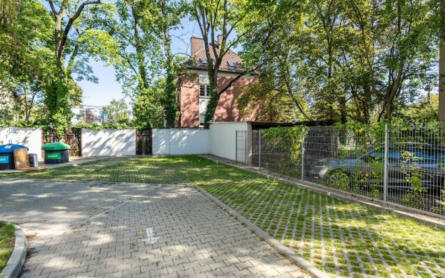 Rycerska Apartment Parking by Renters