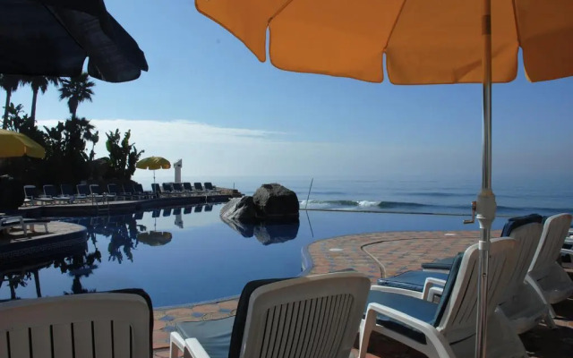 Las Rocas Resort And Spa