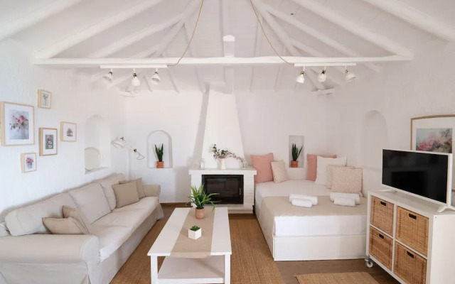 Seafront Pouletis Family Aeraki Nest With Pool