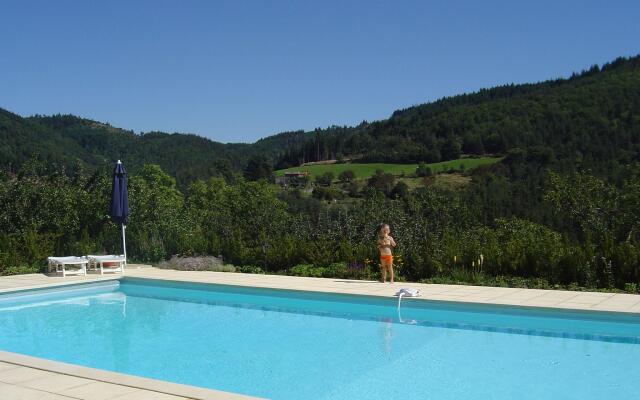 Apartment in a castle with garden and swimming pool