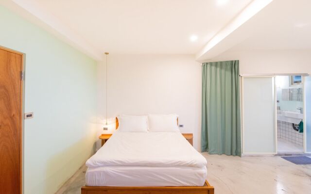 OwlStay Jiufen Green Ray