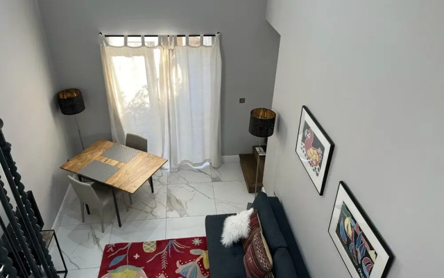 London-apartment-sleeps2-privateentrance