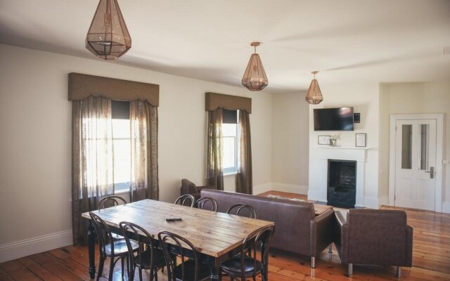 Deloraine Hotel