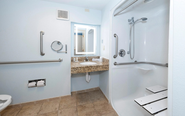 Red Roof Inn & Suites Wilmington - New Castle