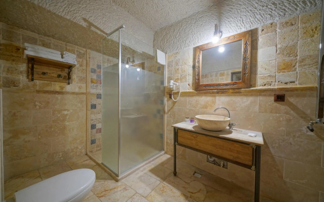 Elite Cave Suites