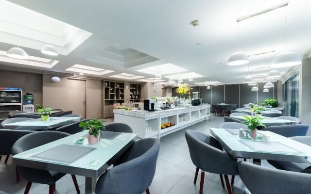 Yilong Anyun Hotel (Suzhou ShiQuan Road Nanmen Subway Station)