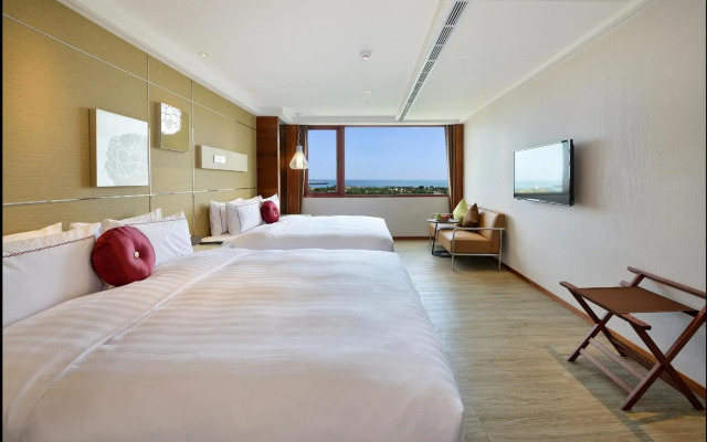 Shiny Ocean Hotel