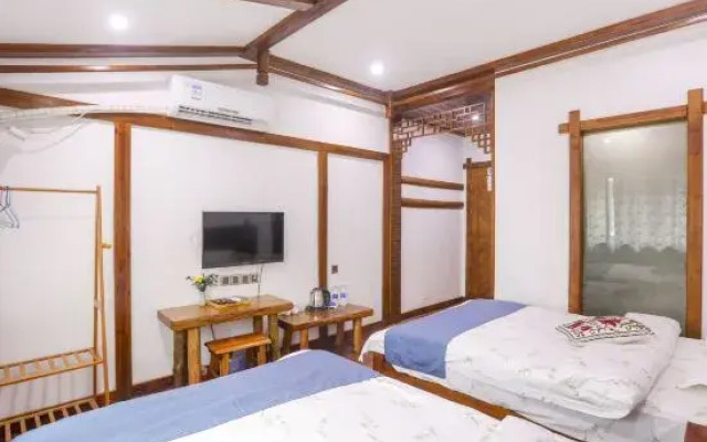 Qingfeng Xiaozhu Homestay (Zhangjiajie Wulingyuan Mark Store)