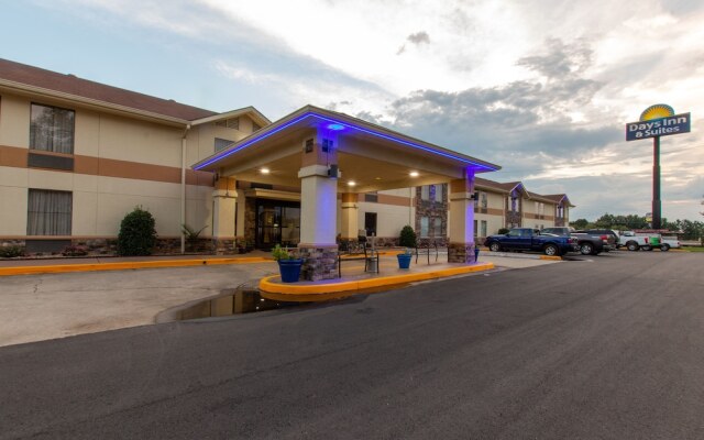 Days Inn & Suites Commerce
