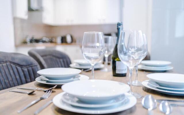 Rest&Recharge at Karma House (5-Bedroom, 8 beds, Free Parking)
