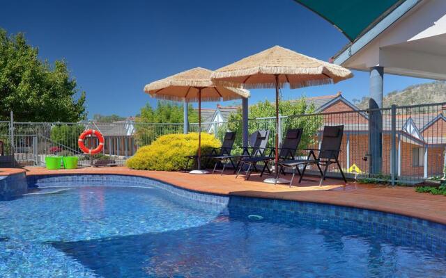 Blazing Stump Motel & Suites