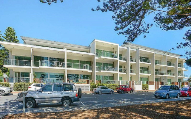 Breeze Beachfront Apartments