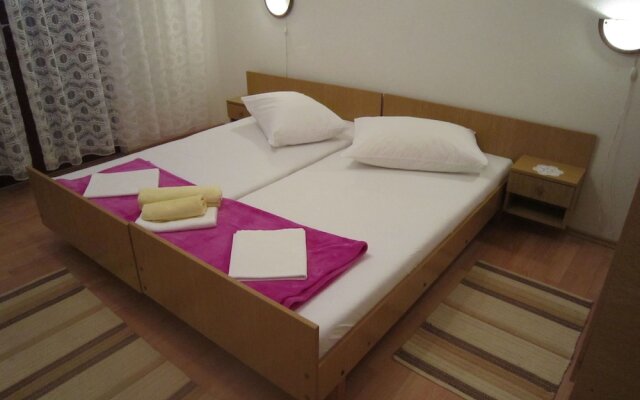 Seaview Apartment in Dalmatia With Balcony