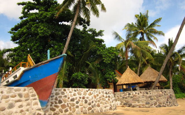 Larantuka Beach Apartments.