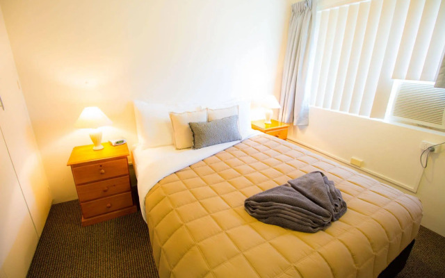Aabon Apartments & Motel