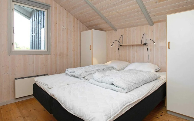 6 Person Holiday Home in Vaeggerlose