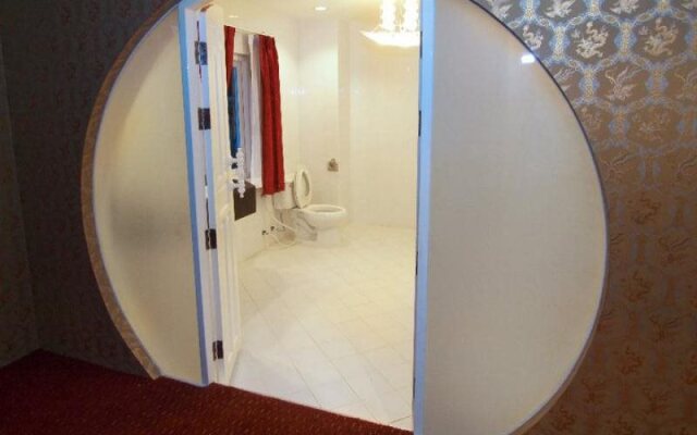 Aunruen Residence & Restaurant