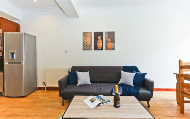 Platinum Apartments in Farringdon 9980