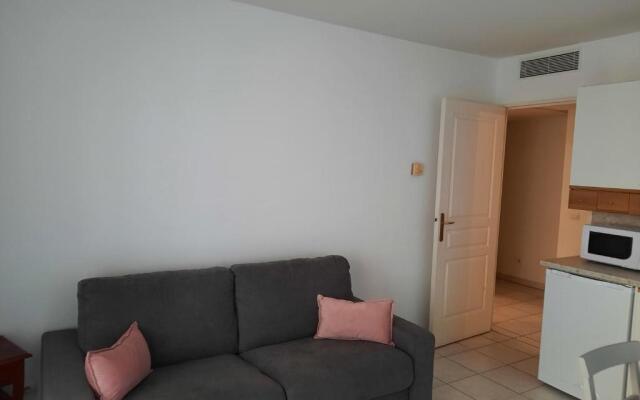 joli F2 46m2 menton centre, balcon,parking