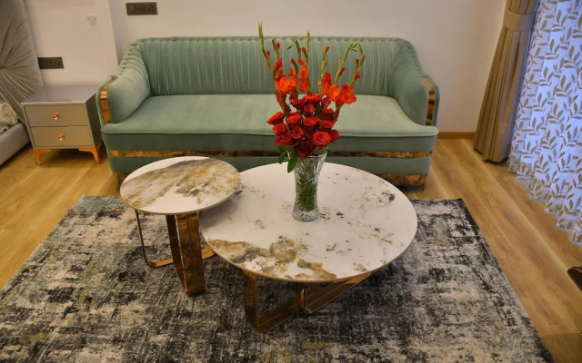 Luxuryhouse-3br-free Car & Driver-balcony-wifi