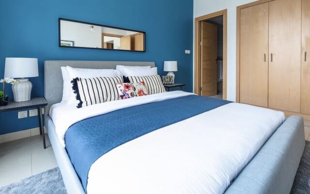 Impressive 1BR w/ Incredible Marina Views!