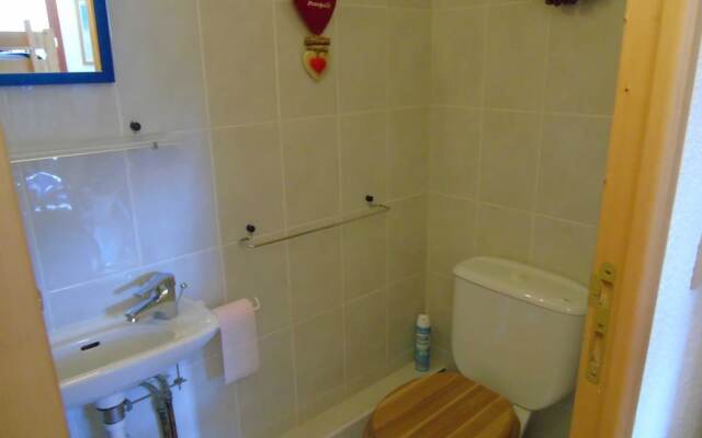 Lou Services Apartment CHAR8 LSI 001