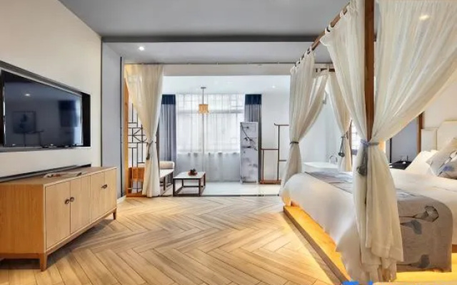 Qianshuiwan Hotel Zhangjiajie (Outlets Plaza, North Main St – Guest Rooms – Zhangjiajie