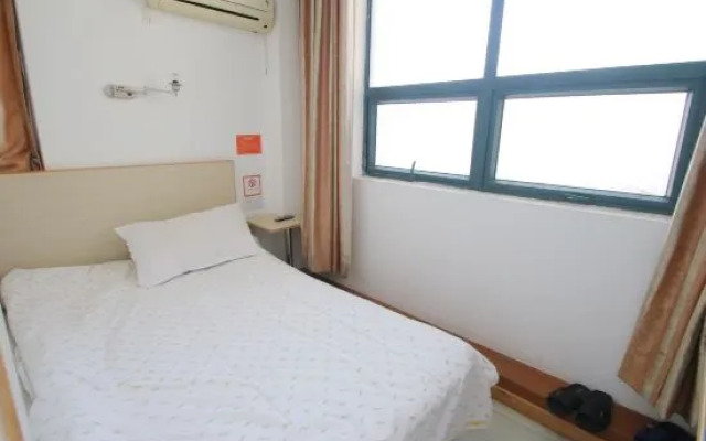 Pengyi Hotel (Shanghai No.9 People's Hospital Xizang South Road Subway Station)