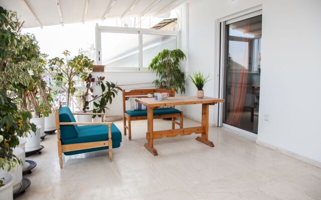 Spacious 2 level Brand New apt GTD3194