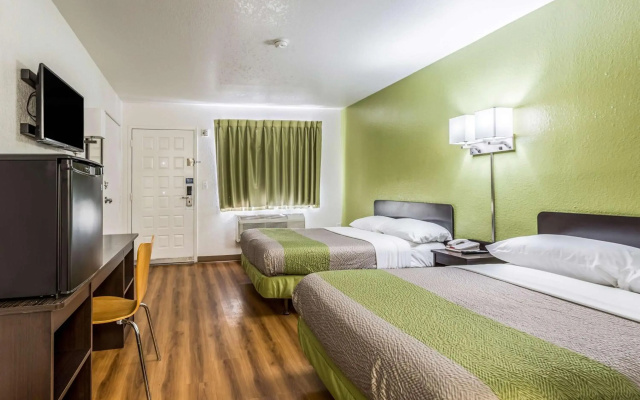 Motel 6 El Paso, TX - East