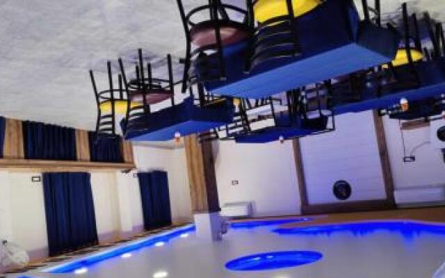 OYO 93593 Sailors Galley