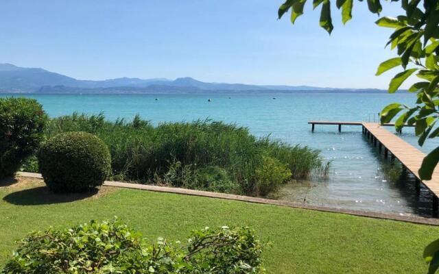 Lake Front Luxury Suites (Adults Only)