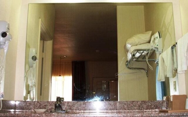 La Bonita Inn And Suites