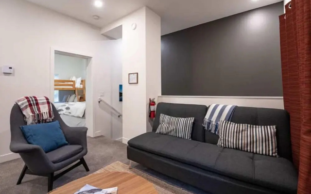 Alpine Escape by Revelstoke Vacations - Apartment in Revelstoke - Photo 5